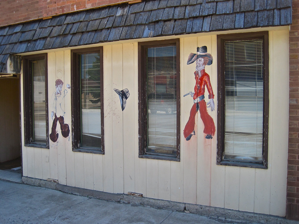 Frontier, Edgeley, ND Paintings on the front of a restaura… Flickr