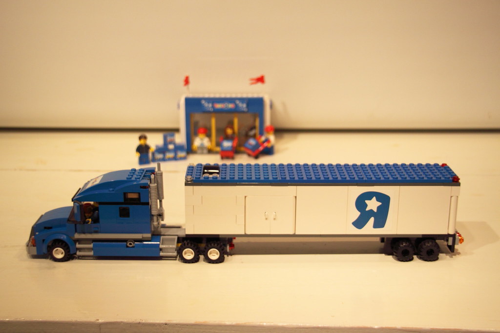 LEGO 7848 Toys'R'Us Truck Flickr