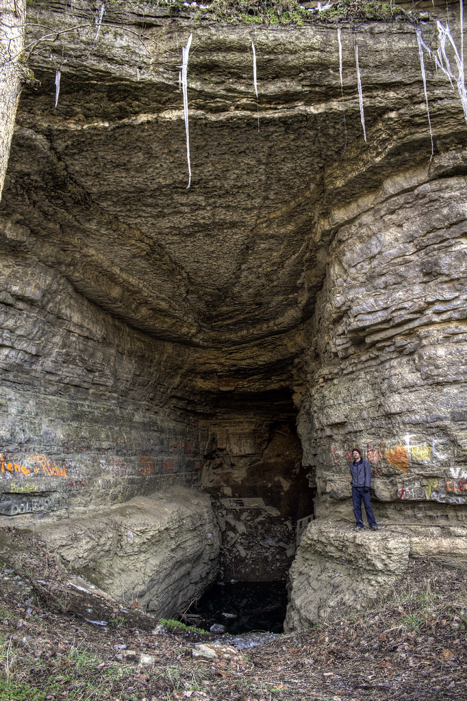 Dirt Cave entrance, Uriah Pryor, Jackson Co, TN Chuck Sutherland Flickr