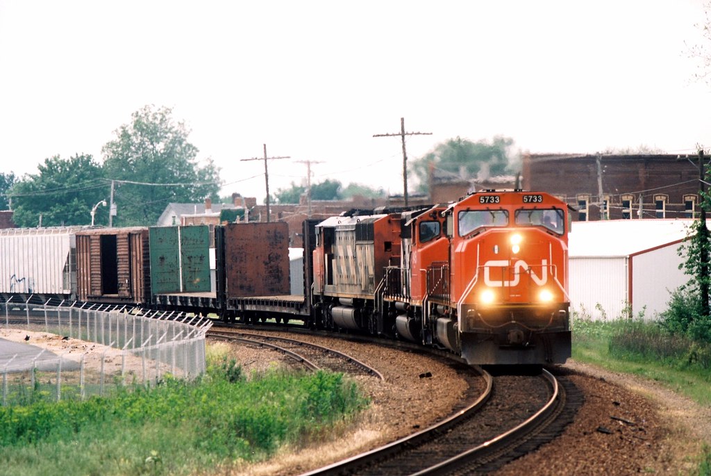 CN St. Elmo, IL CN SD75I No. 5733 leads a northbound fre… Flickr