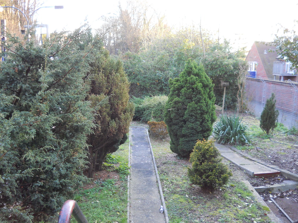 Chesham Station's garden Ian Ford Flickr