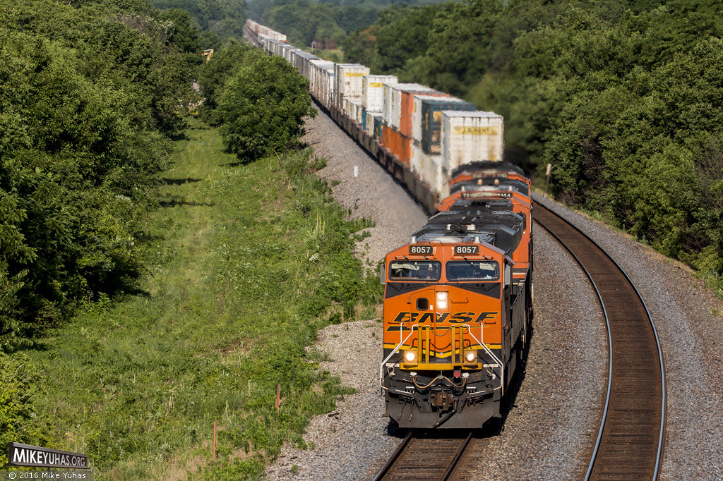 StocktonWillow Springs BNSF ES44C4 8057 leads train ZSTO… Flickr