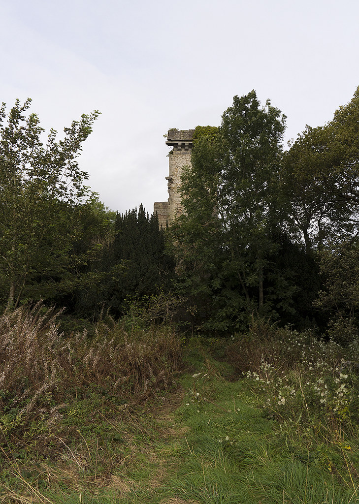 Elphinstone Tower, Dunmore Originally built in 1504 as a f… Flickr