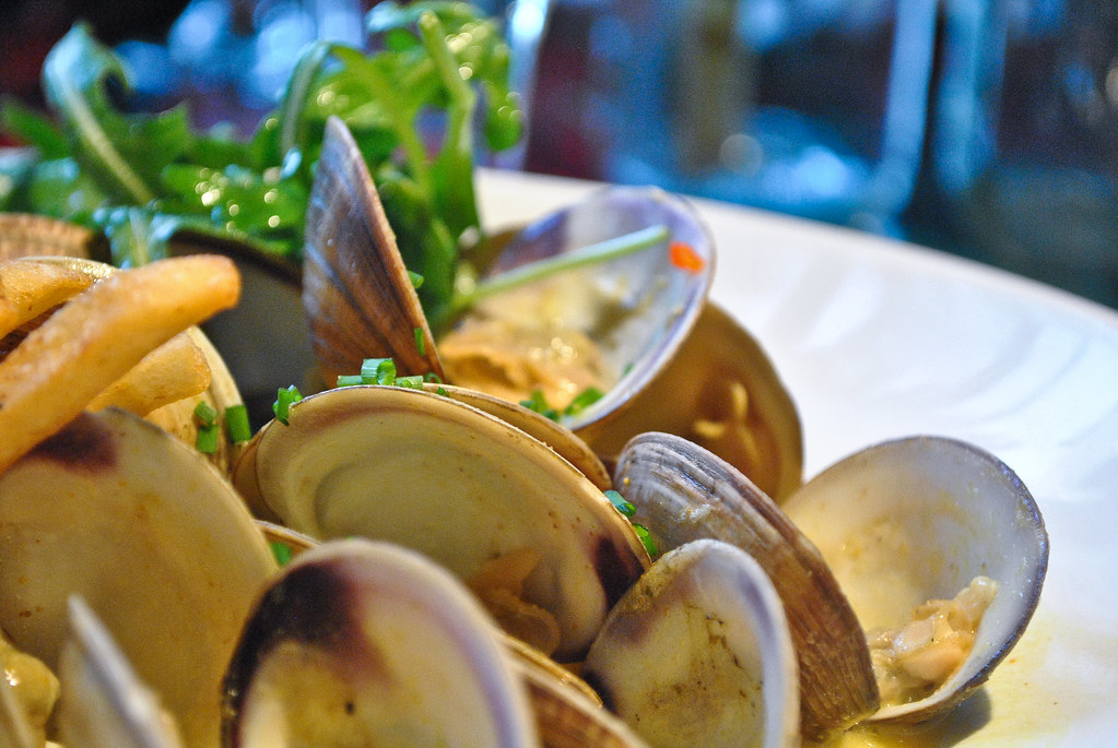 Cedar Key Clams Pan cooked with chardonnay, a splash of pe… Flickr