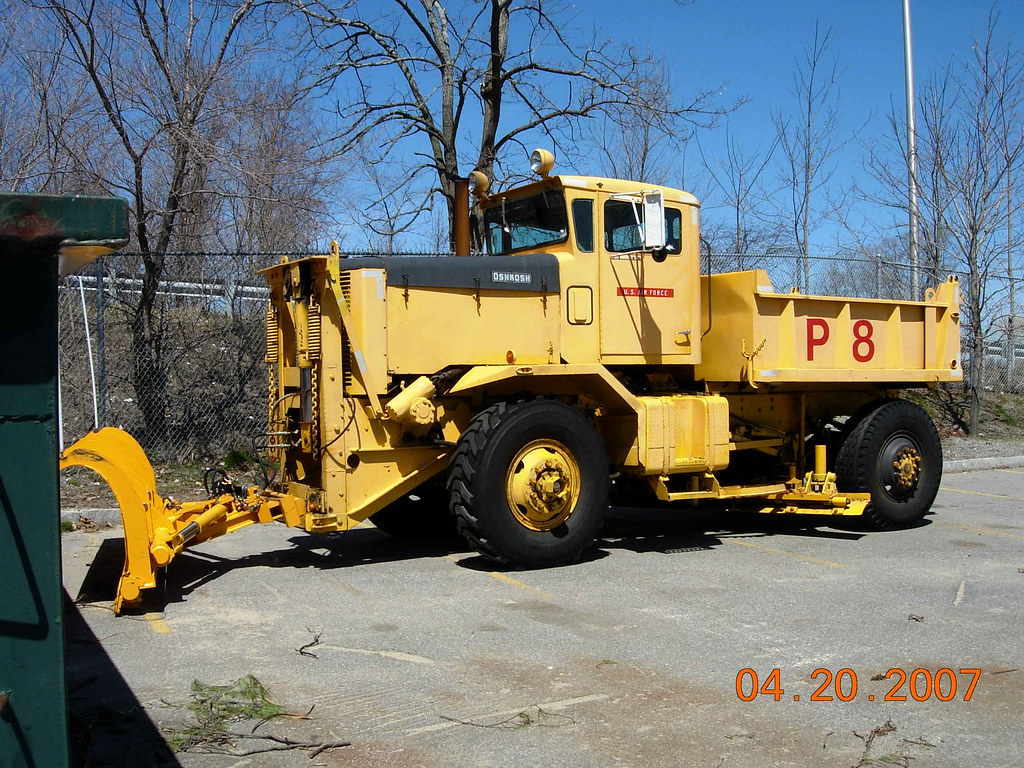 DSCN6577 Yellow Oshkosh Plow Truck This huge mustard yel… Flickr