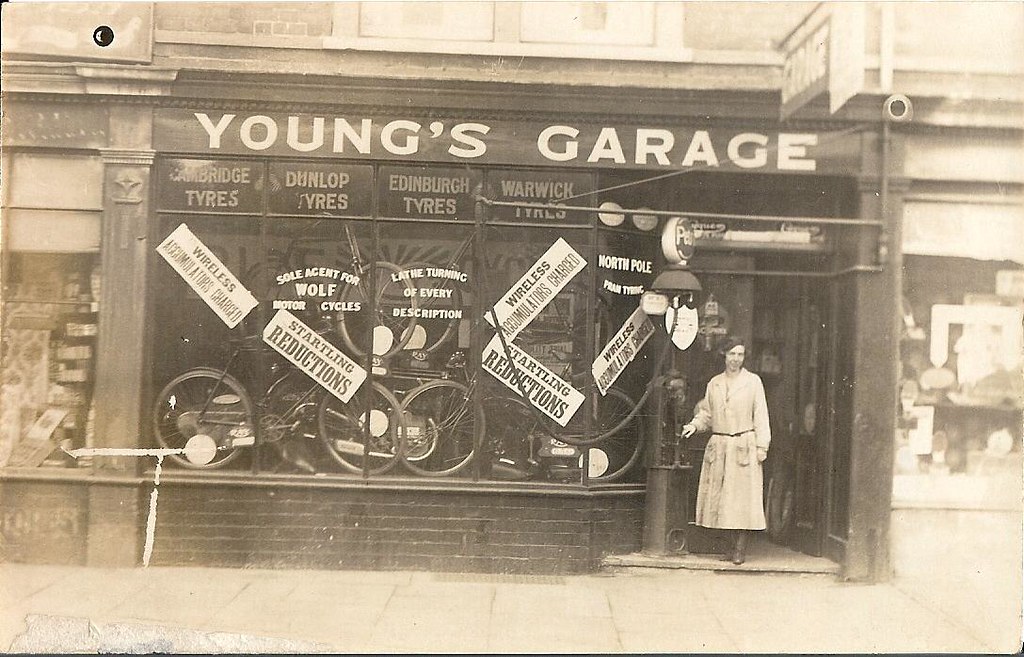 Young's Garage, High Street, Lincoln Appears to show the p… Flickr