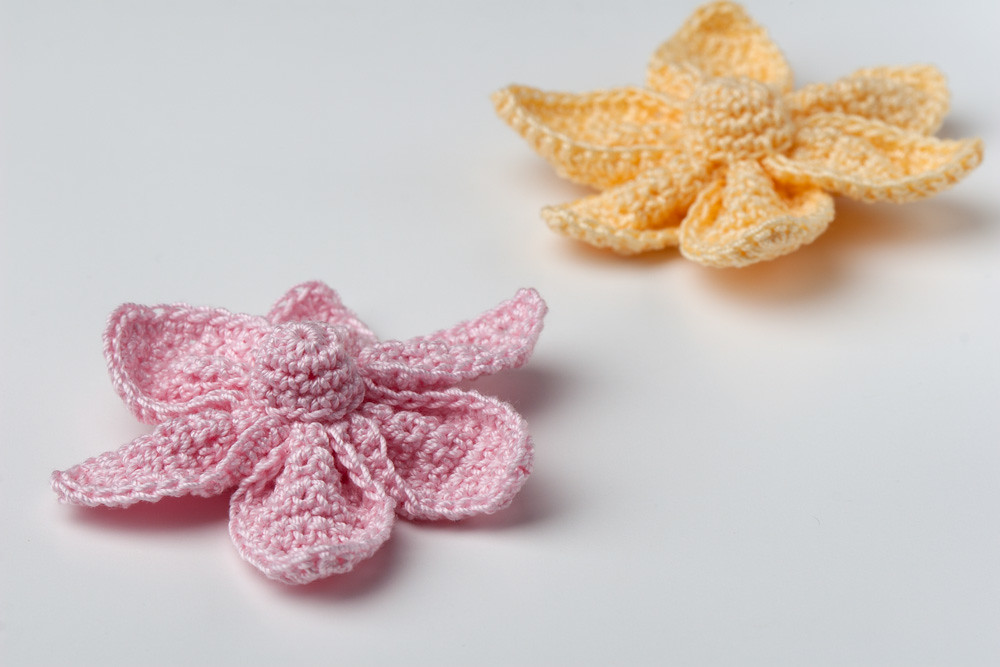 Crochet Cute Little Flower Pattern I've made a free stepb… Flickr