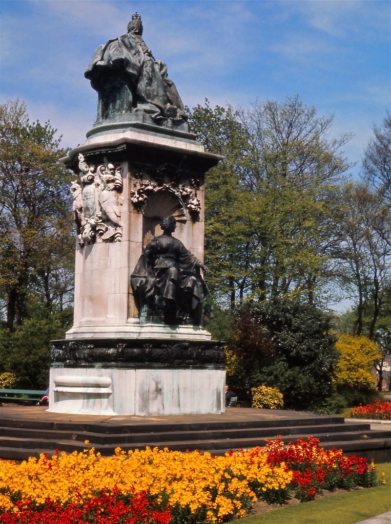Leeds in the 1970s Woodhouse Moor Queen Victoria in the … Flickr