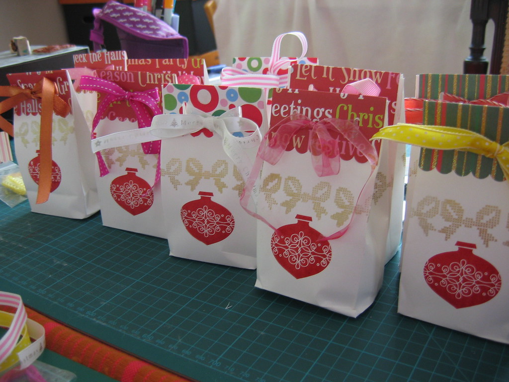 Small Christmas gift bags with chocolates blogged here > d… Flickr