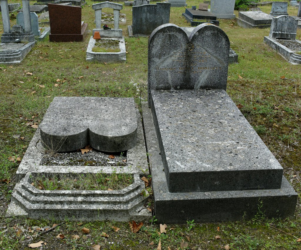 Cimetière parisien de Thiais Cimetière parisien de Thiais … Flickr