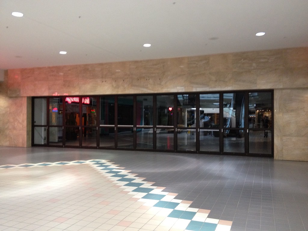 Former JCPenney Oak Hollow Mall High Point, NC January 201… Flickr