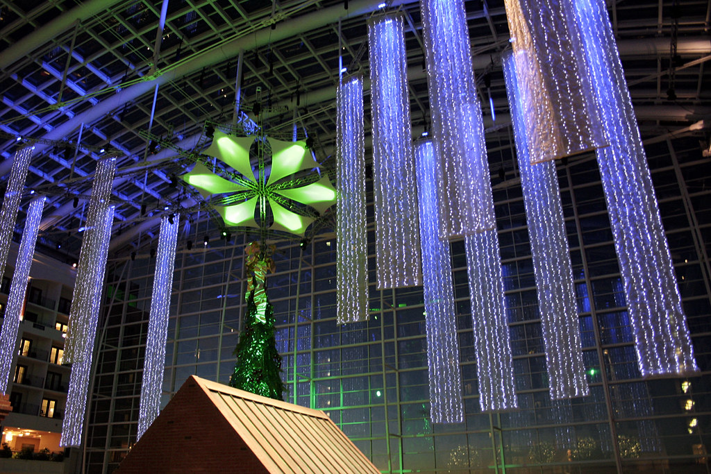 Gaylord 1 The Gaylord Resort puts on a very pretty display… Flickr