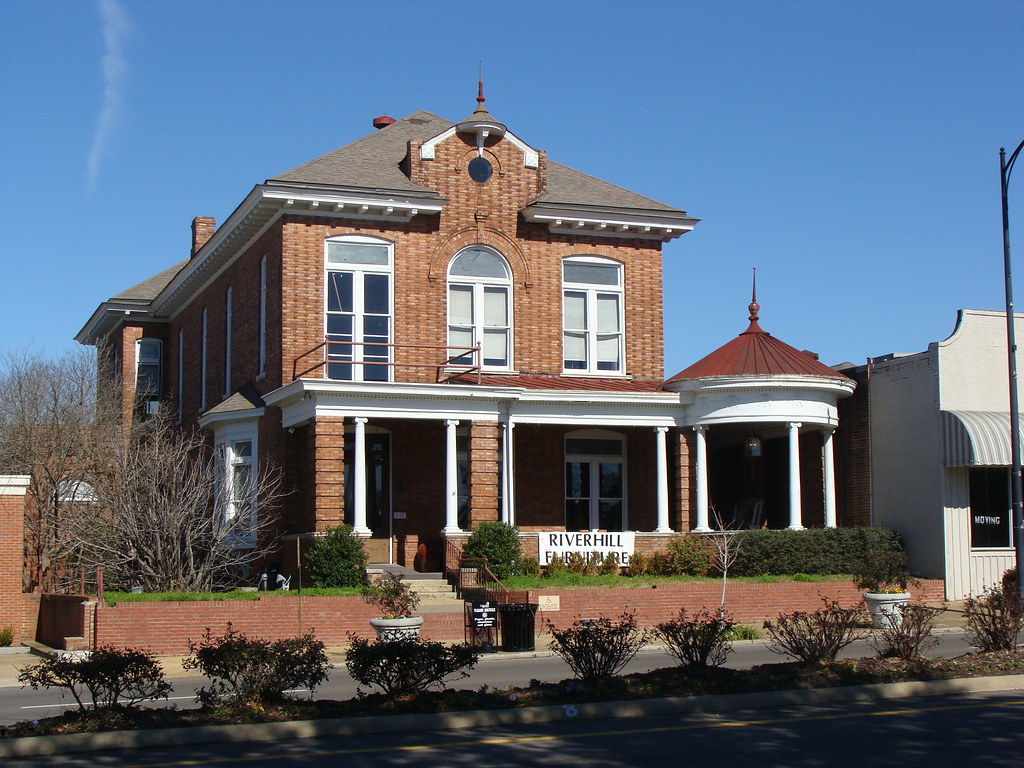 Riverhill Furniture (Columbus, Ms.) This grand old house i… Flickr