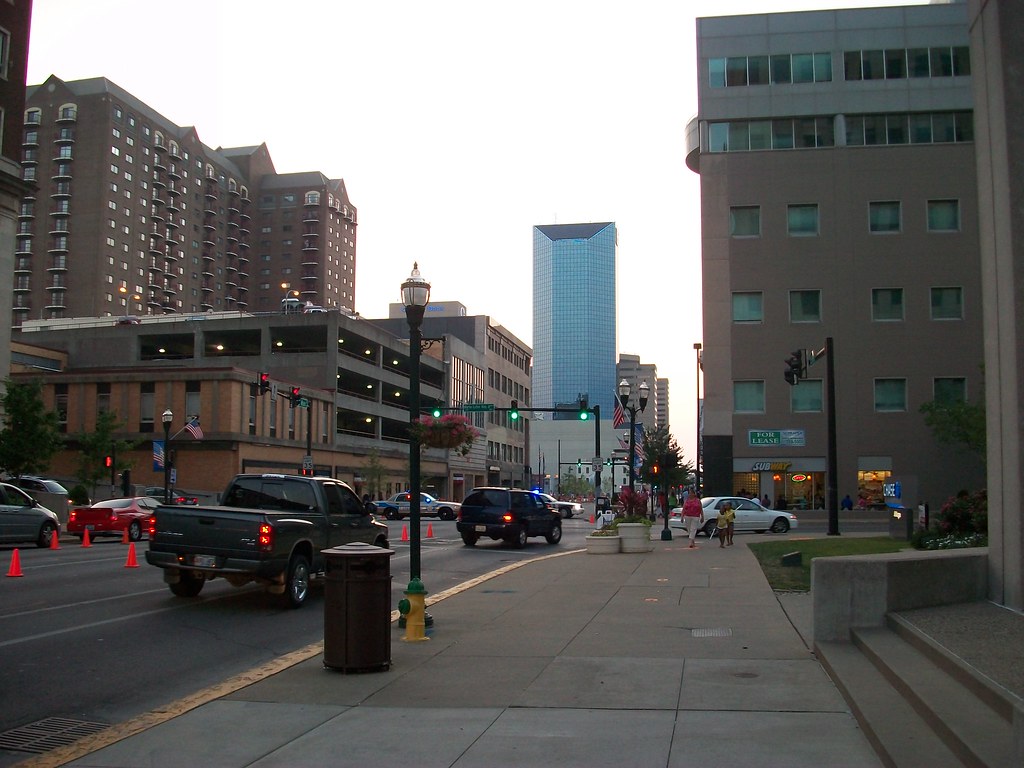 West Main St., Lexington, Ky. The big blue building is the… Flickr