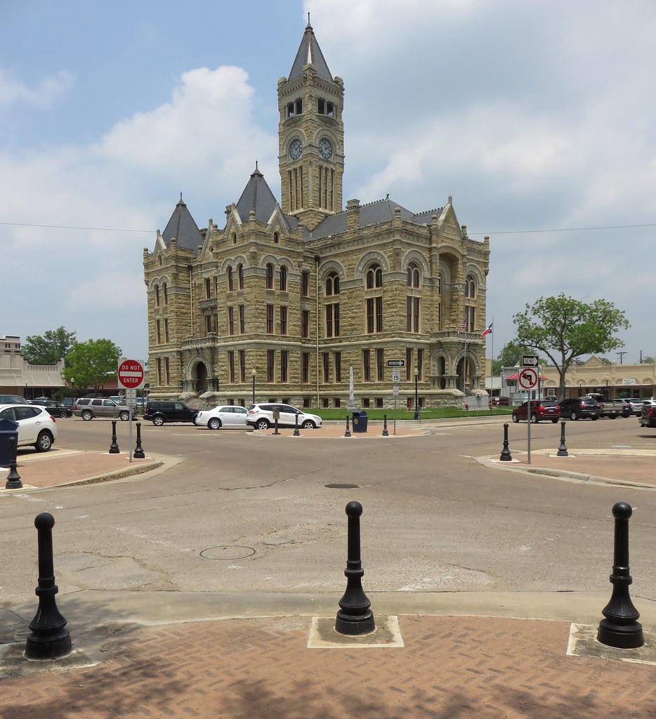 Lavaca County Courthouse (Hallettsville, Texas) Built in 1… Flickr