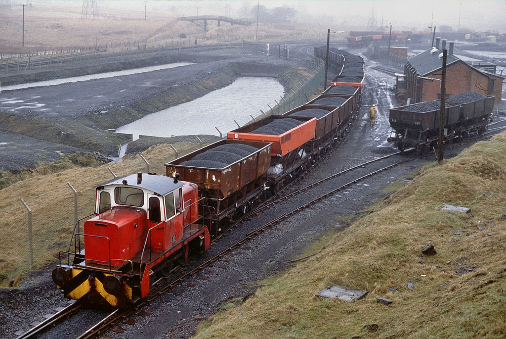 MP202 at Onllwyn | MP202, English Electric D1230, pushing fu… | Flickr