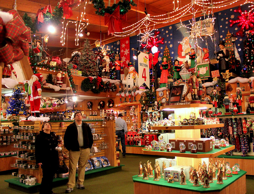 2366 BRONNER'S CHRISTmas WONDERLAND Yep, that's how they … Flickr