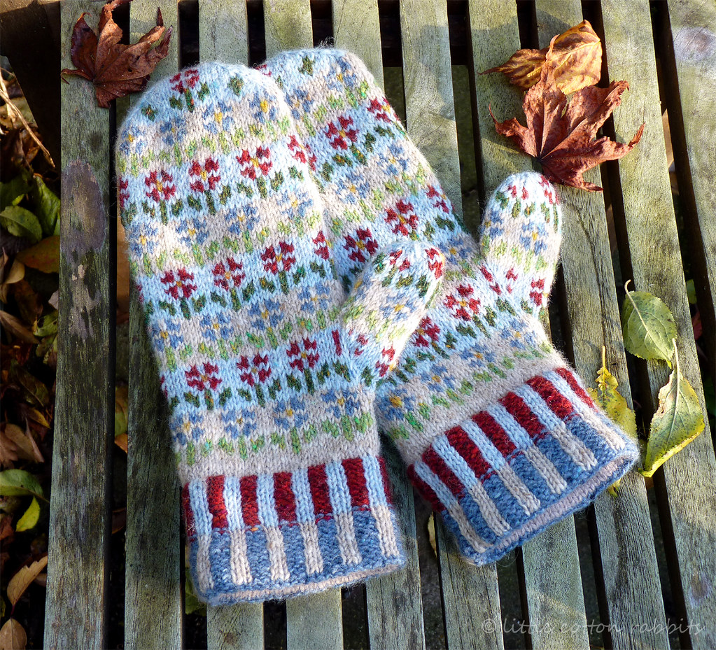 flower mittens Have just finished my mittens from Kate Dav… Flickr