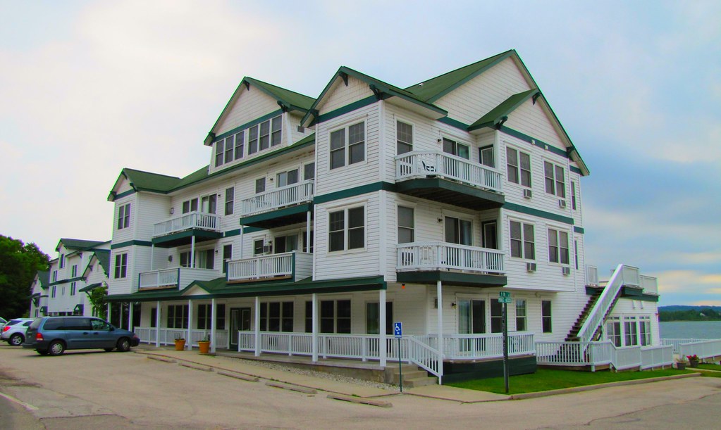 Portage Point Condo Building A notsoold building on the … Flickr