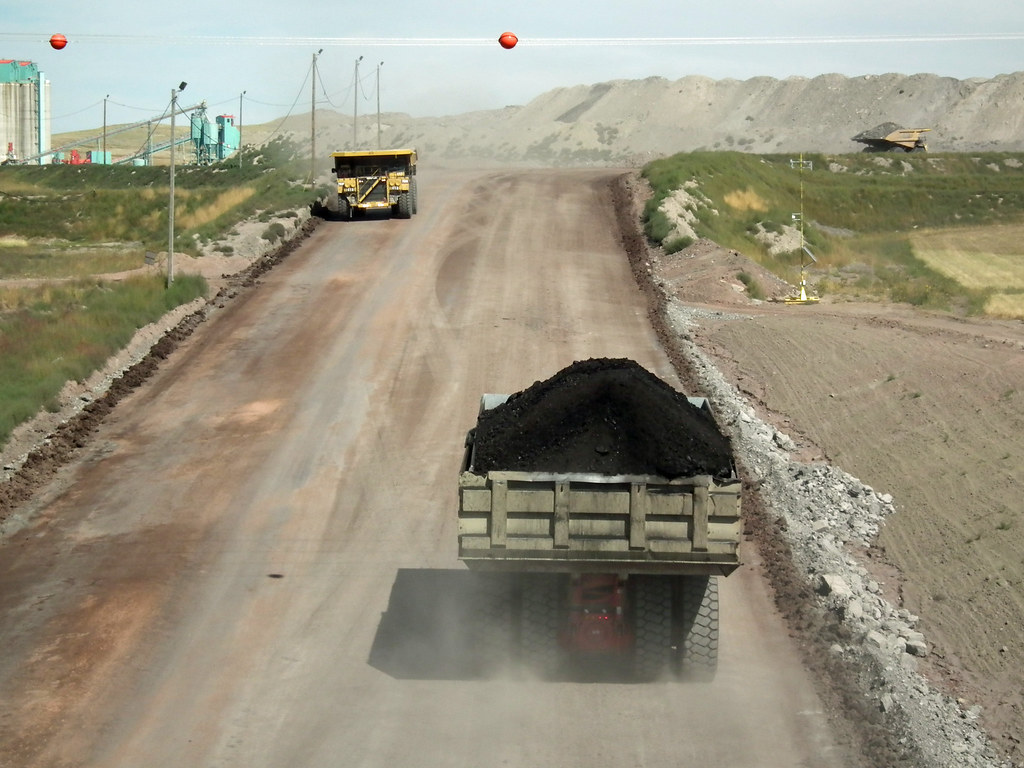 Eagle Butte Coal Mine, Gillette, WY.jpg Coal and oil som… Flickr