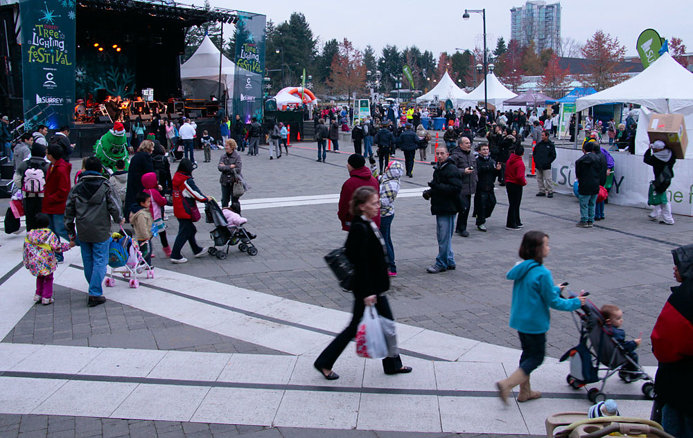 treelighting festival crowd At the treelighting festival… Flickr