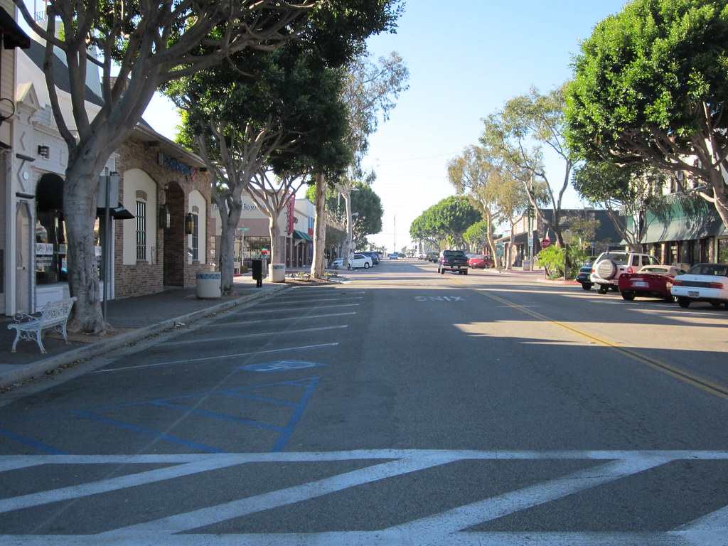 Seal Beach Main Street 12/25/11 AM sblynn Flickr