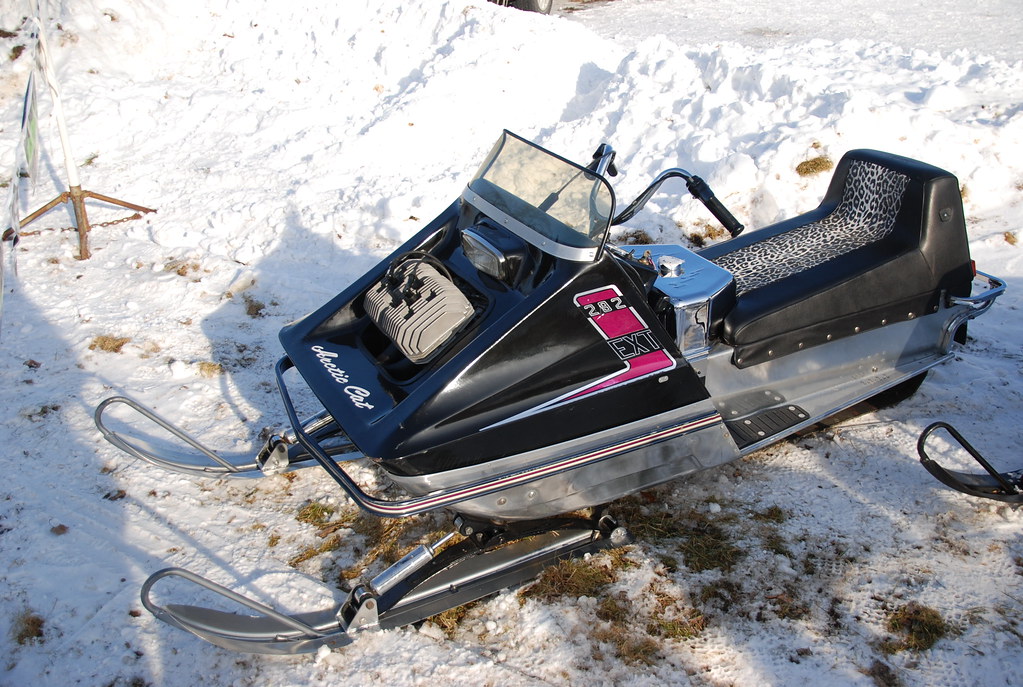 Arctic Cat 282 EXT Vintage Snowmobile at TipUp Town, Houg… Flickr