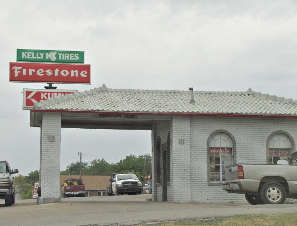 Yesterday's gas, tires of the present Route 66 in Bristow,… Flickr