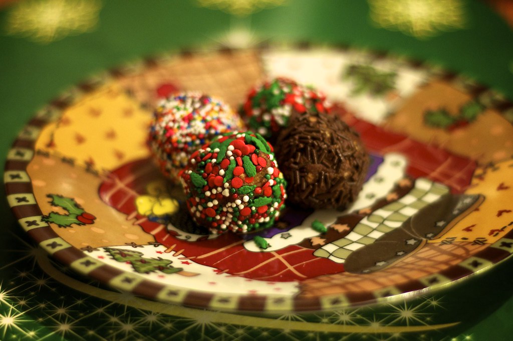 Chocolate Christmas Balls Making Chocolate Balls at Christ… Flickr