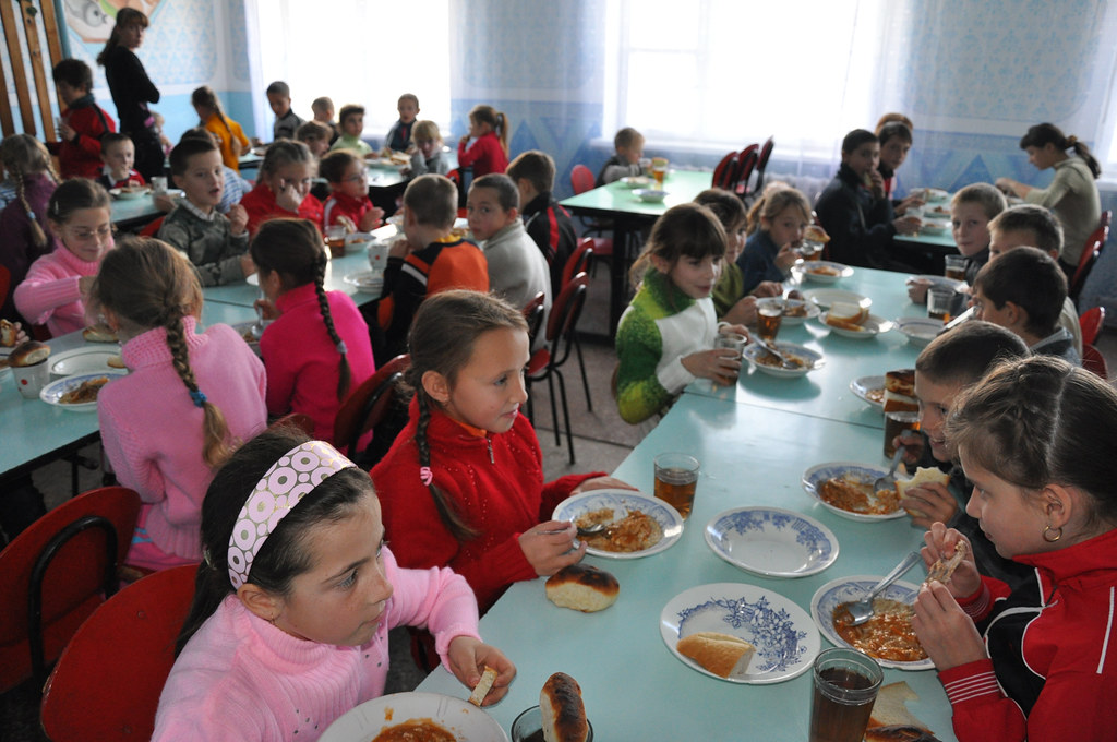 Students in a school cafeteria Pupils in a school canteen,… Flickr