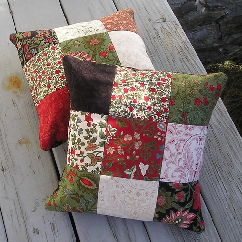 swissholidaypillowcover These elegant Christmas pillow … Flickr
