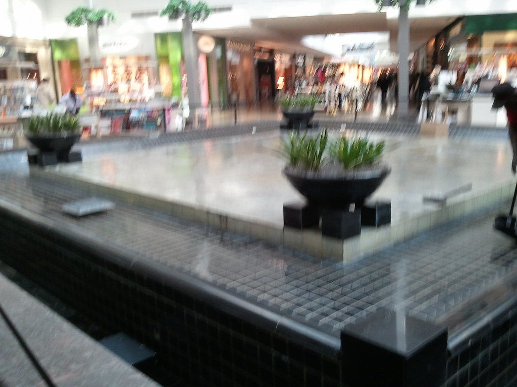 20111230 Willowbrook Mall center court fountain Flickr