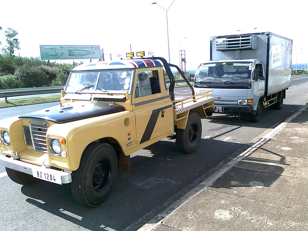 Land Rover Towing Back to some towing services after two y… Flickr