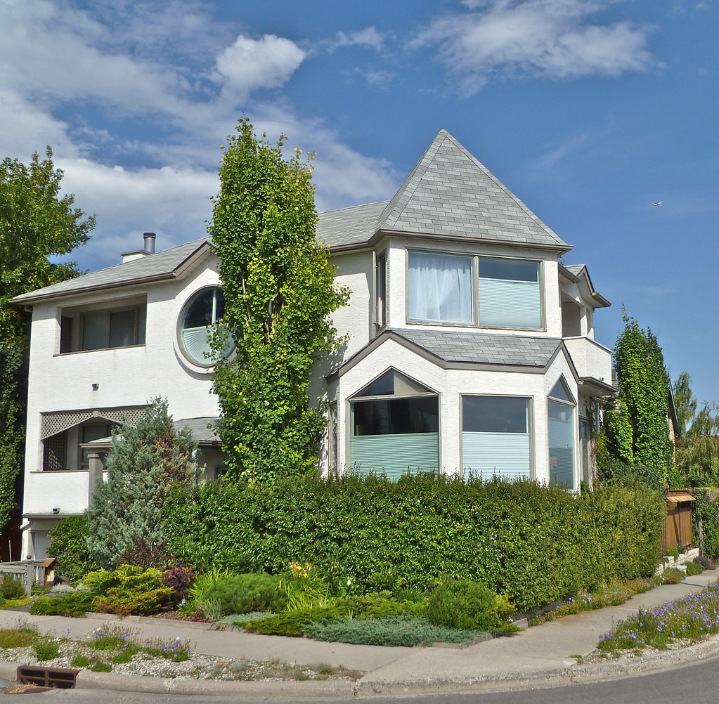 Corner house Residence in Parkhill, Calgary Bill Longstaff Flickr