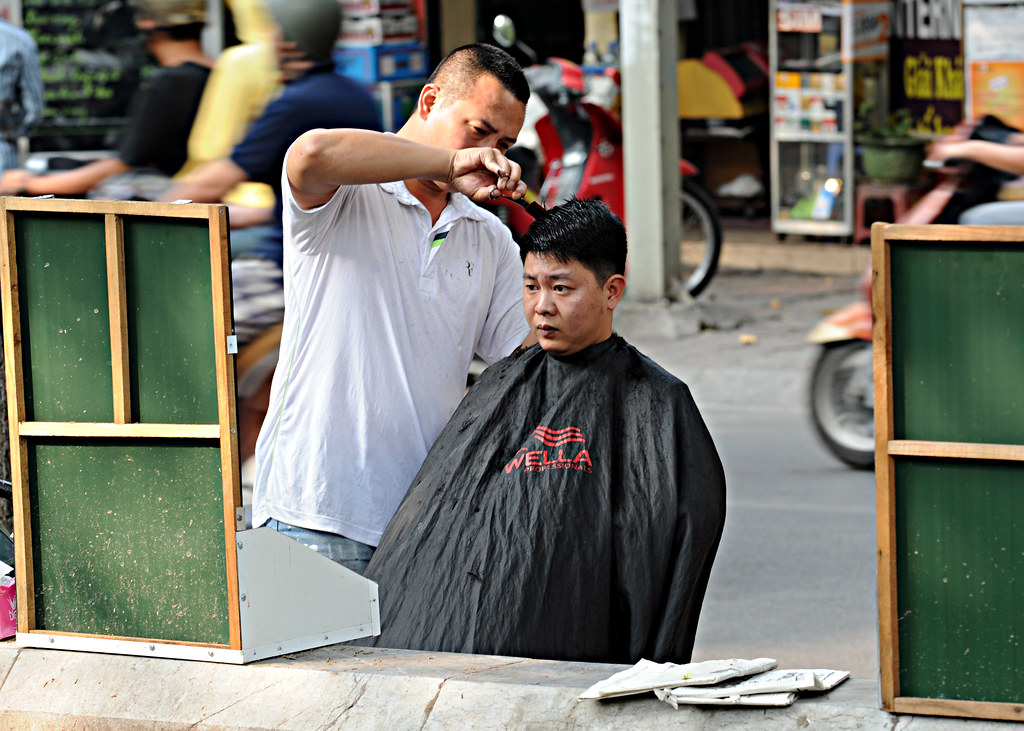 vietnam DSC_6576 barber shop in hanoi Rolf Kamras Flickr