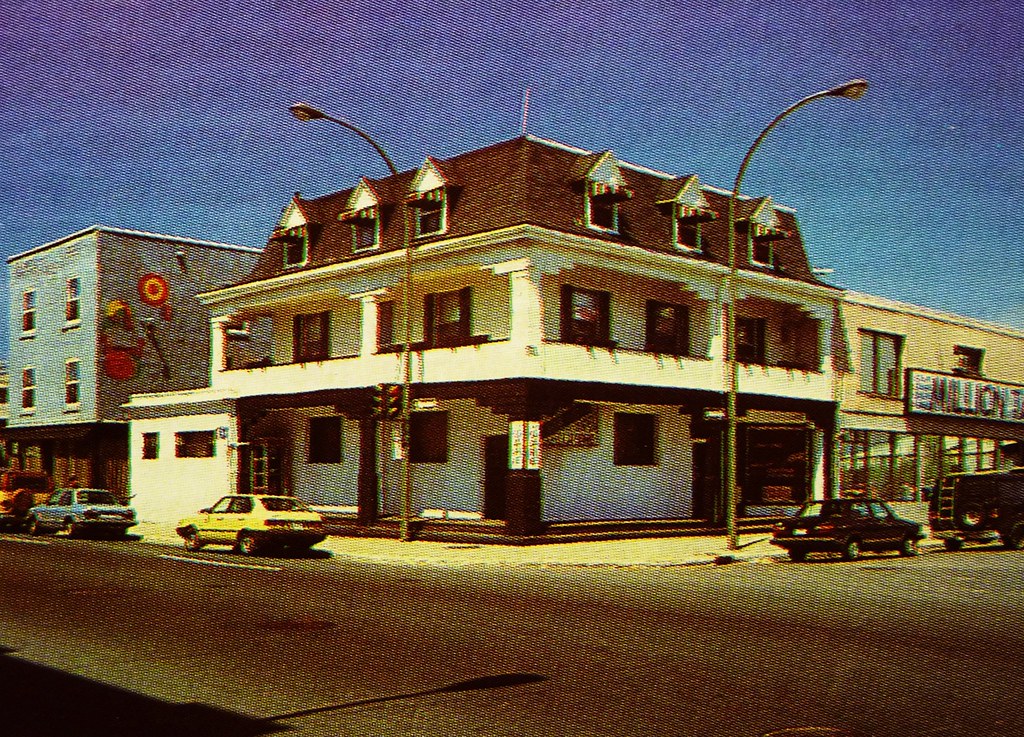 Montréal, vers 1980. Coin NordEst de boul. SaintLaurent … Flickr