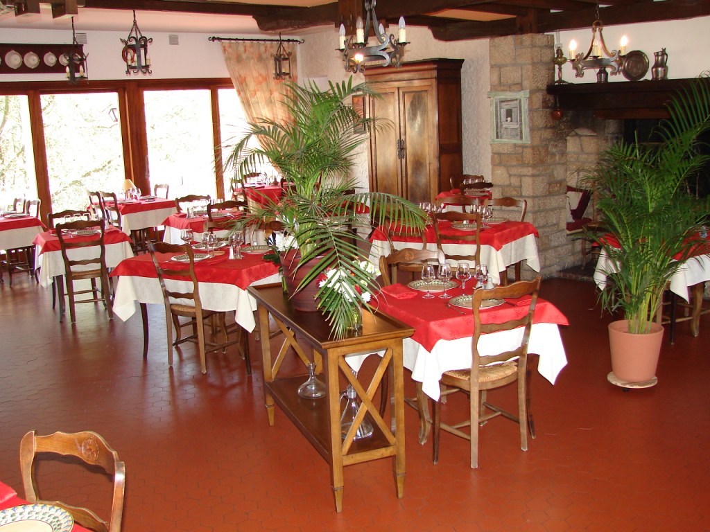 Hôtel Ambroise, restaurant www.paysuzerche.fr/ Hôtel ** r… Flickr