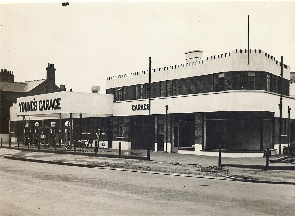 Young's Garage, 5355 St. Catherine's, Lincoln, early 1939… Flickr