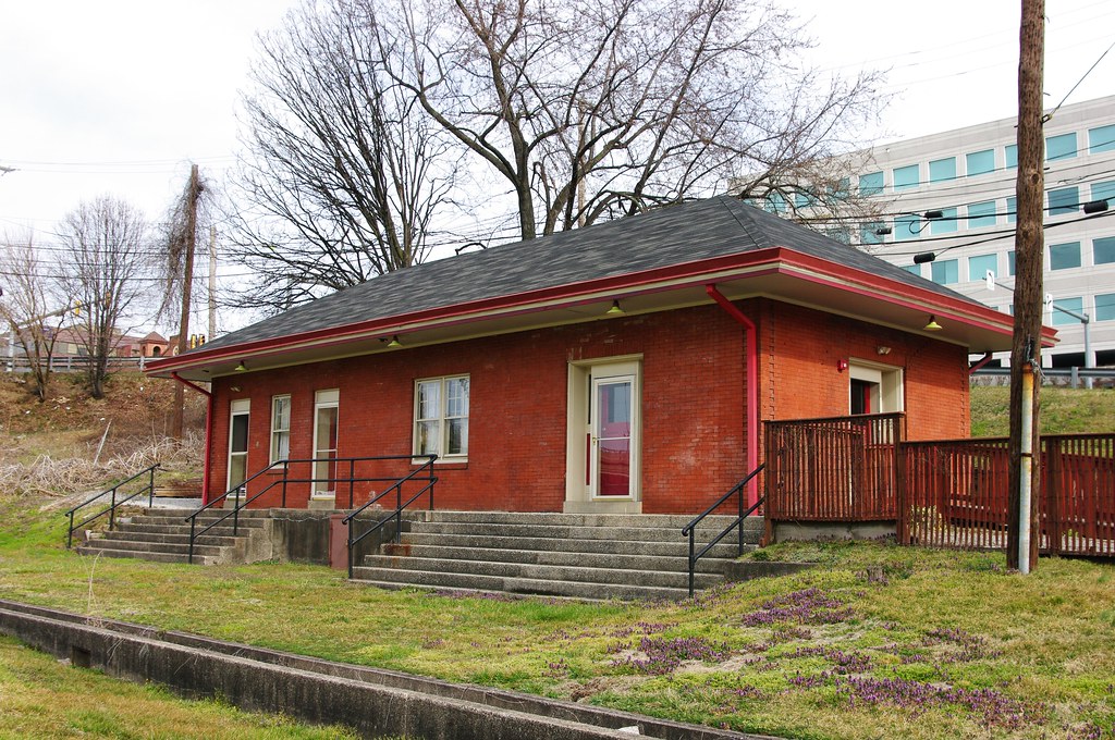 Conshohocken, PA train station Built by Pennsylvania Railr… Flickr