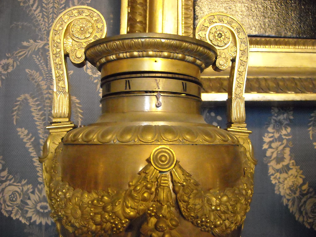 Vaseclock Naples, Royal Palace The series of vases inse… Flickr