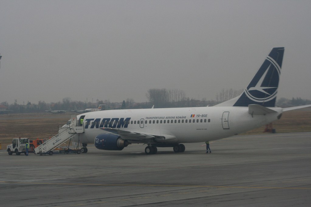 TAROM 737300 YRBGE(cn2671) Bucharest Otopeni ariport...1… Flickr