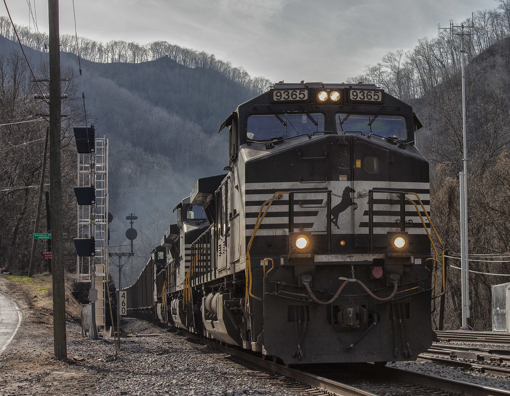 Oh, those mountains! I've lived in southern West Virginia… Flickr