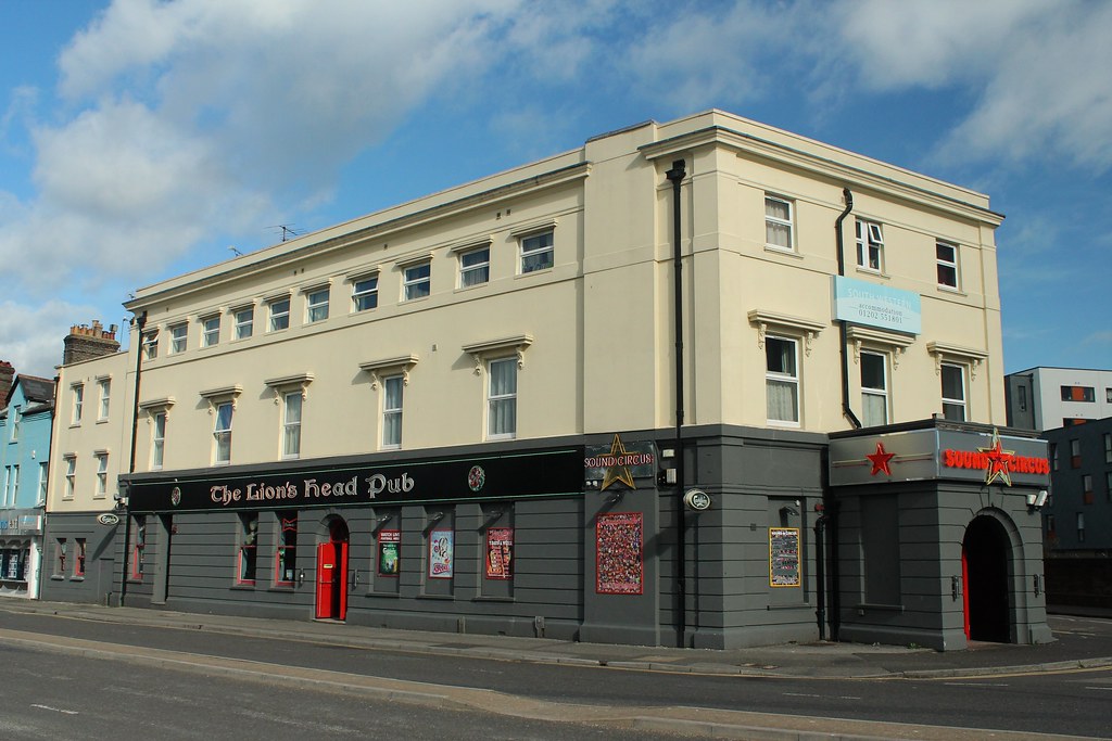 Dorset Bournemouth THE LION'S HEAD PUB Situated on Holde… Flickr