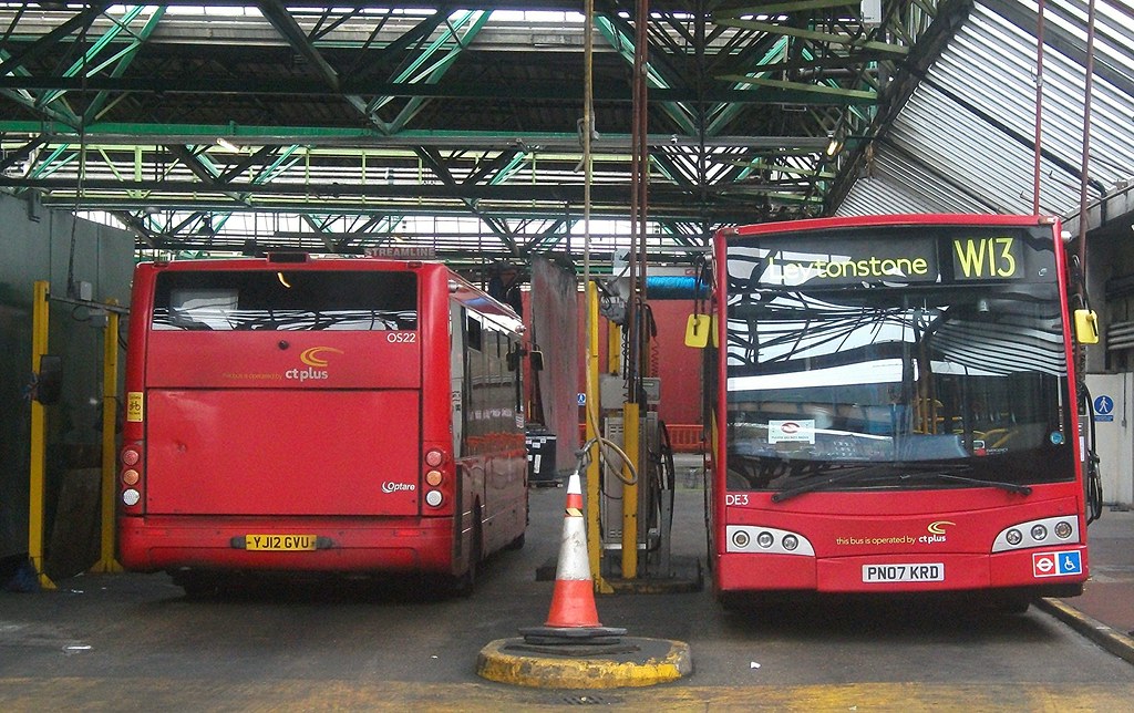 CT Plus OS22 & DE3 Ash Grove bus garage 12/04/14. CT Plus … Flickr