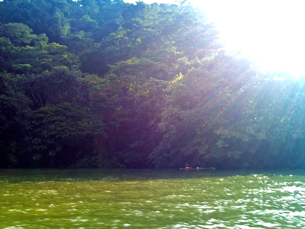 Rio Dulce, Izabal, Guatemala The river enters the Caribbea… Flickr