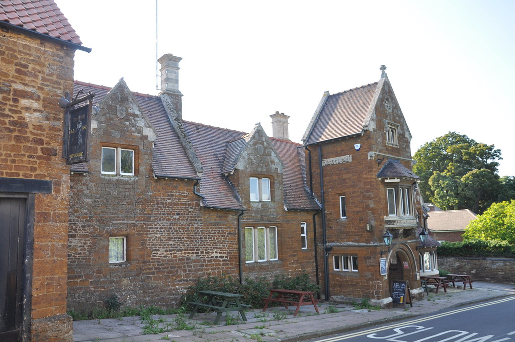 The Bell Inn Finedon Adrian Joyce Flickr