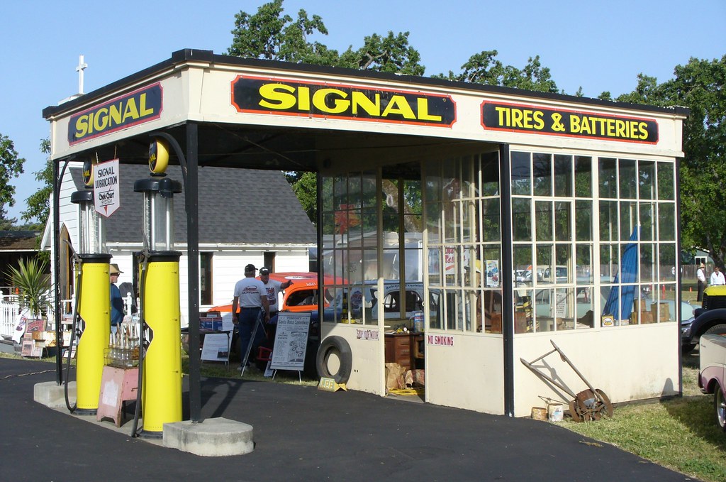 Disassembled steel panel gas station building Wenatchee, WA