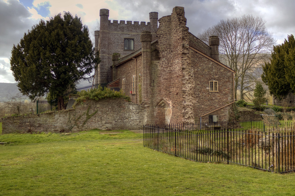 Abergavenny castle tonemapped A40, Abergavenny, County Bor… Flickr