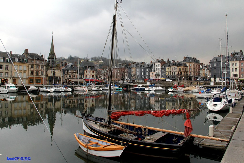 Honfleur et le bateau sainte Bernadette .. Barnie76 , Flickr