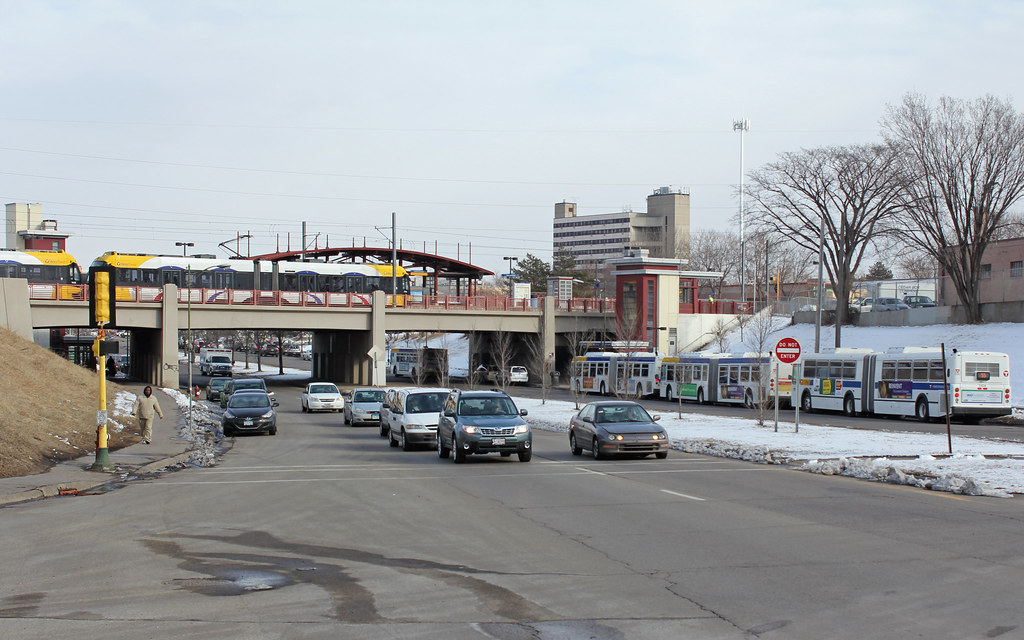 Franklin Ave. Station with Shuttle Buses Several articulat… Flickr